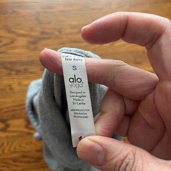 Alo Yoga Women's Gray Cropped Pullover Hoodie Sweatshirt Size S Gym Workout - Picture 5 of 7